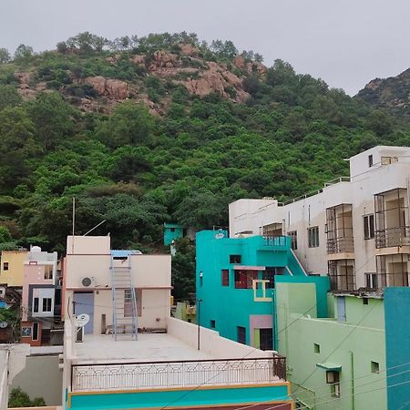 Dheeksha Homestay Tiruvannāmalai Buitenkant foto