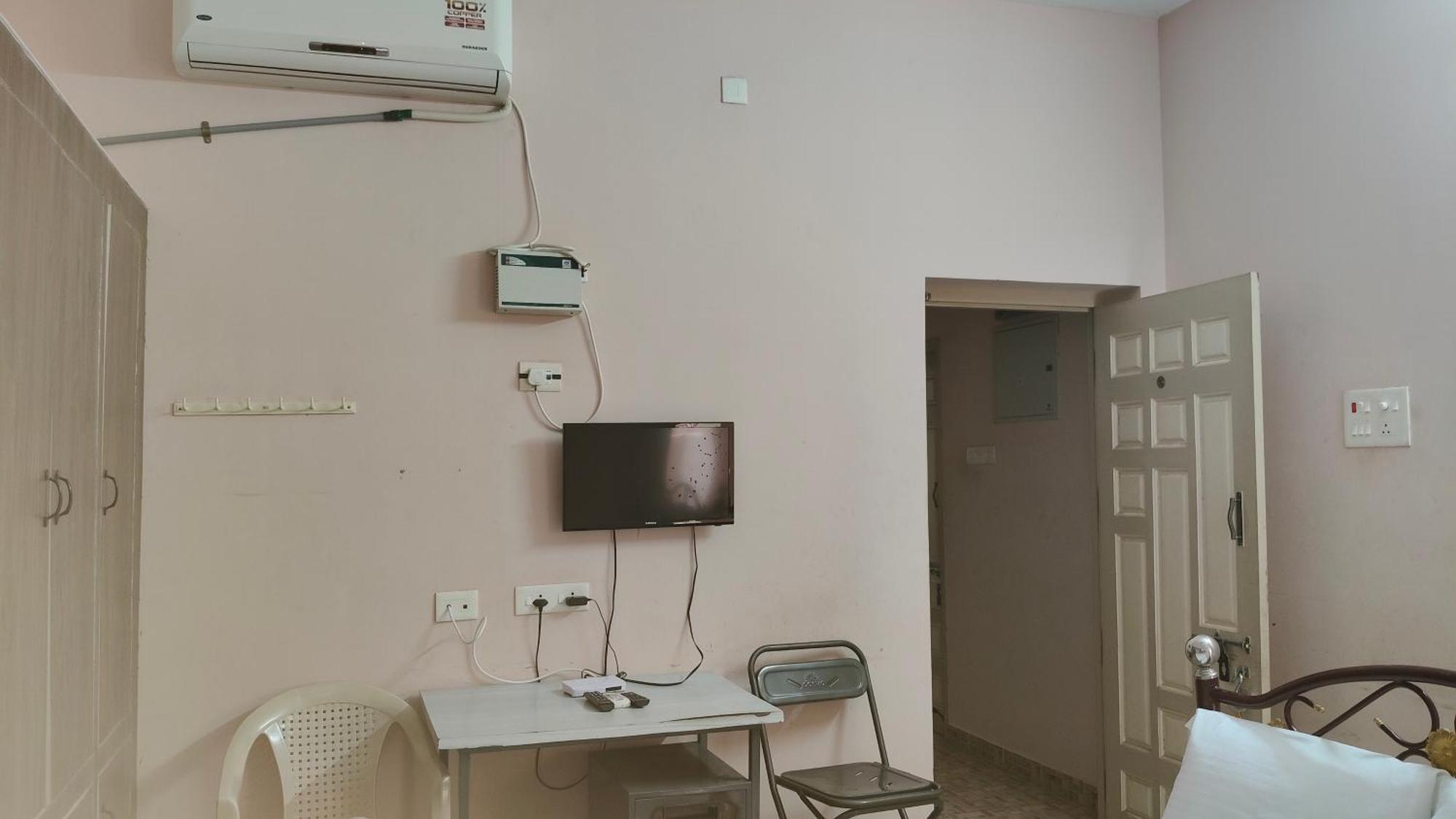Dheeksha Homestay Tiruvannāmalai Buitenkant foto