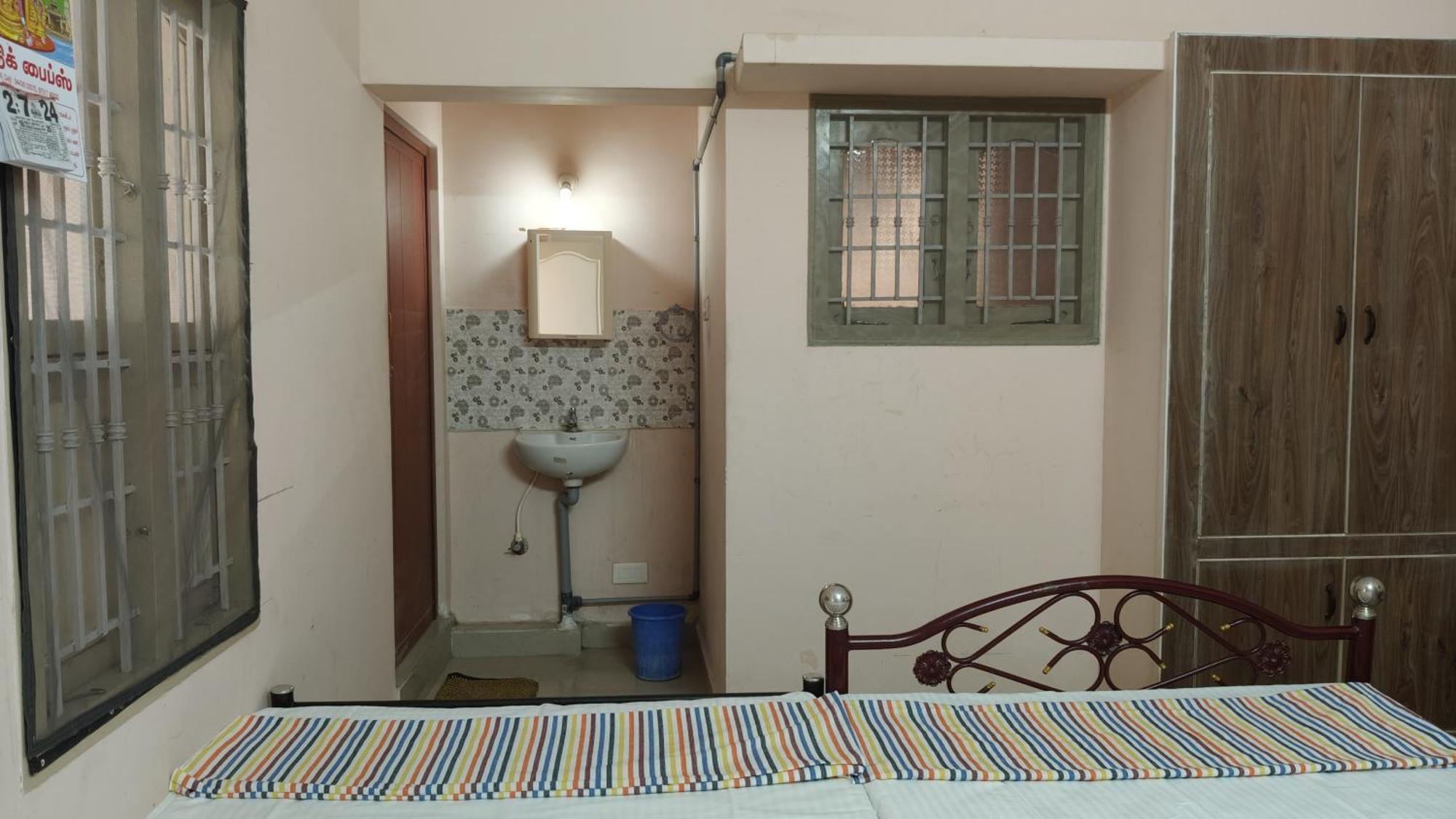 Dheeksha Homestay Tiruvannāmalai Buitenkant foto