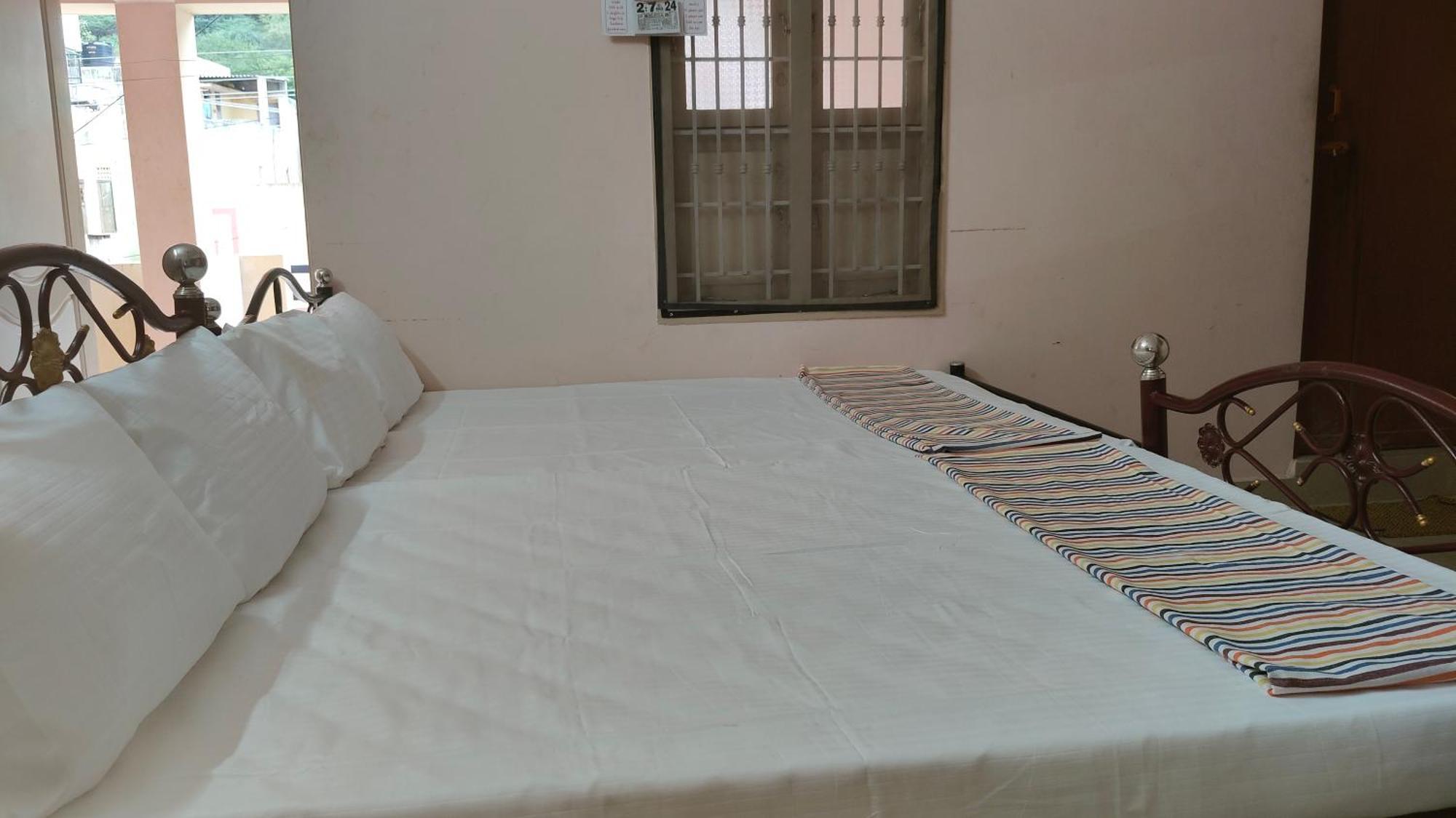 Dheeksha Homestay Tiruvannāmalai Buitenkant foto