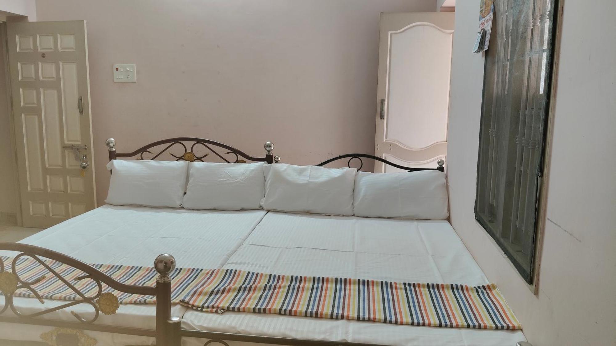 Dheeksha Homestay Tiruvannāmalai Buitenkant foto