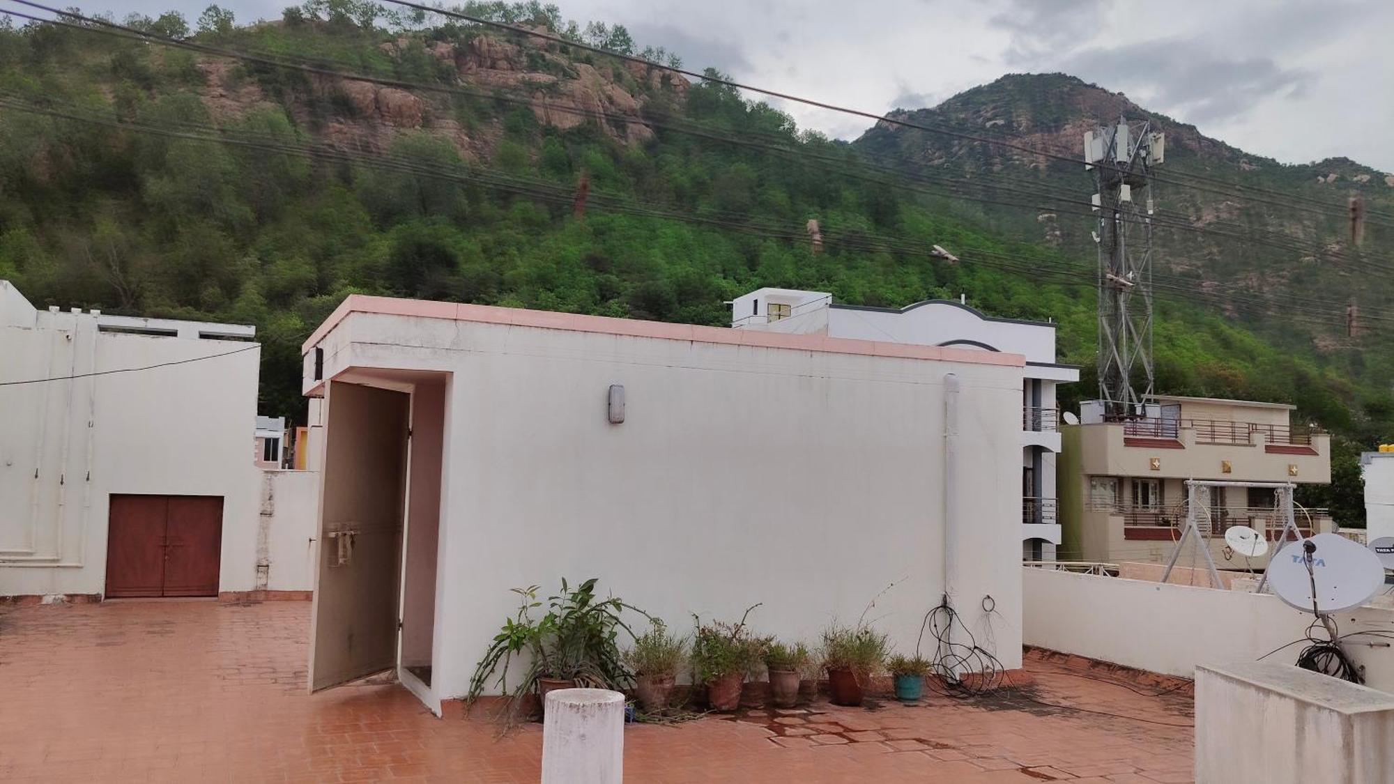 Dheeksha Homestay Tiruvannāmalai Buitenkant foto