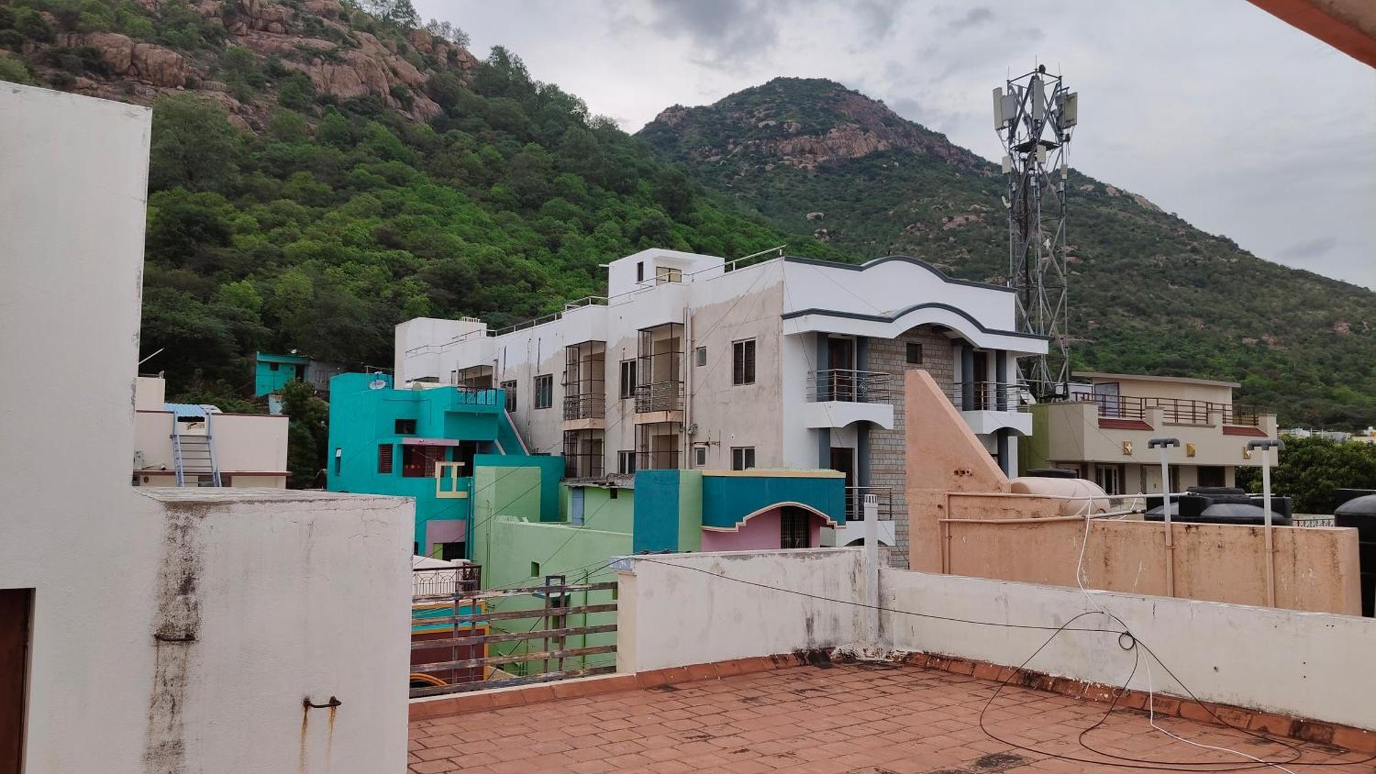 Dheeksha Homestay Tiruvannāmalai Buitenkant foto